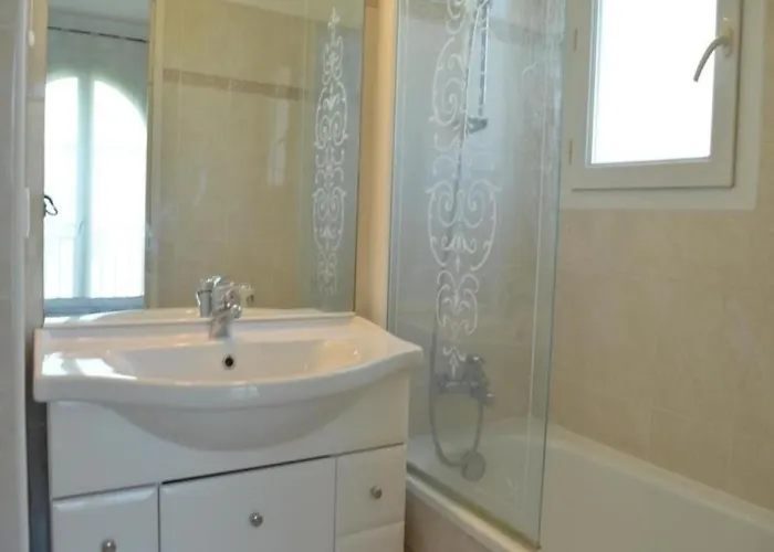 3 Pieces Avec Terrasse, Piscine, Parking Et Navette A - Fr-1-226-189 Lägenhet *